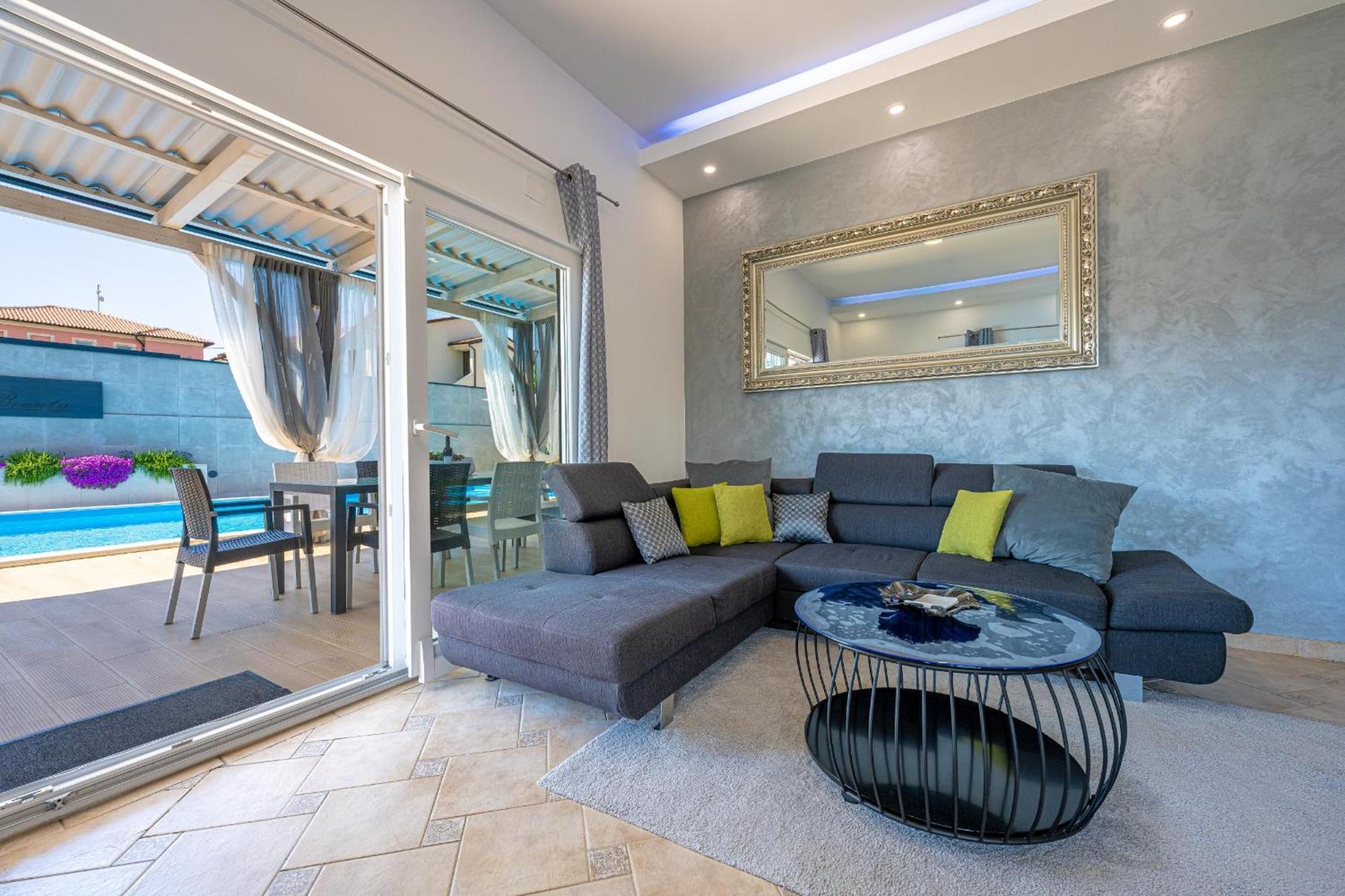 Villa Beauty With Heated Pool And Jacuzzi Kanfanar Exteriér fotografie