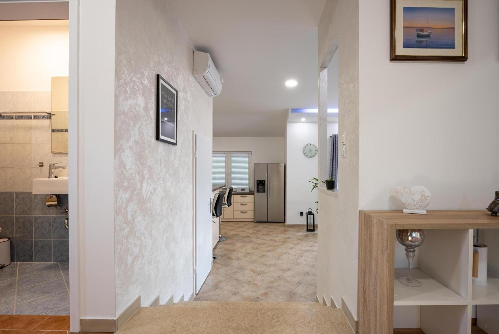 Villa Beauty With Heated Pool And Jacuzzi Kanfanar Exteriér fotografie