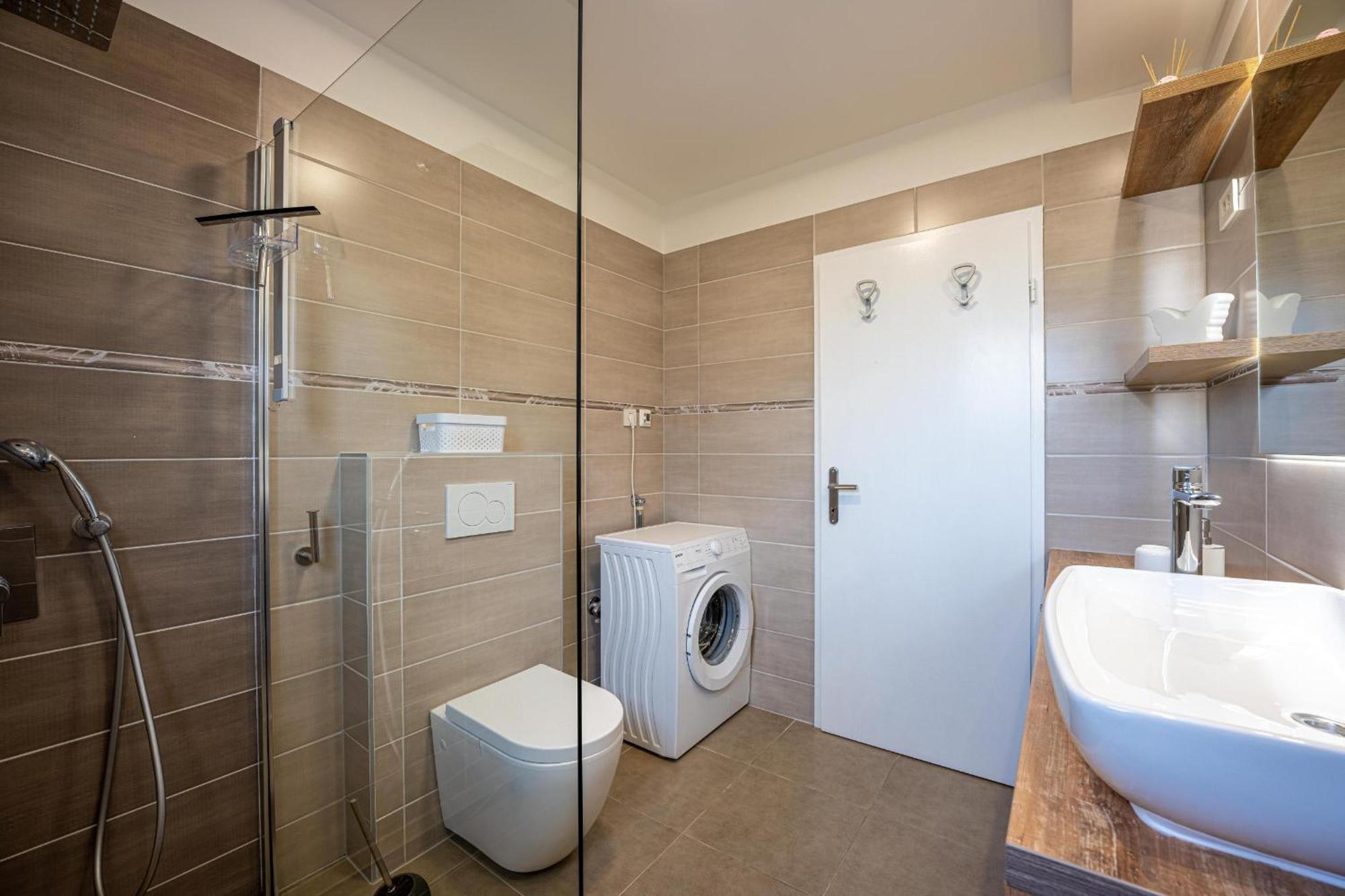 Villa Beauty With Heated Pool And Jacuzzi Kanfanar Exteriér fotografie